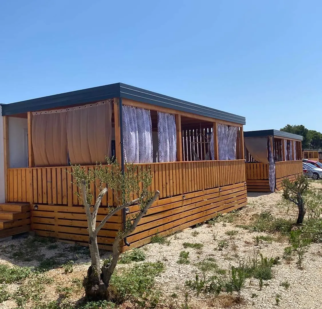 Mobile Home Dara Drage 0*,