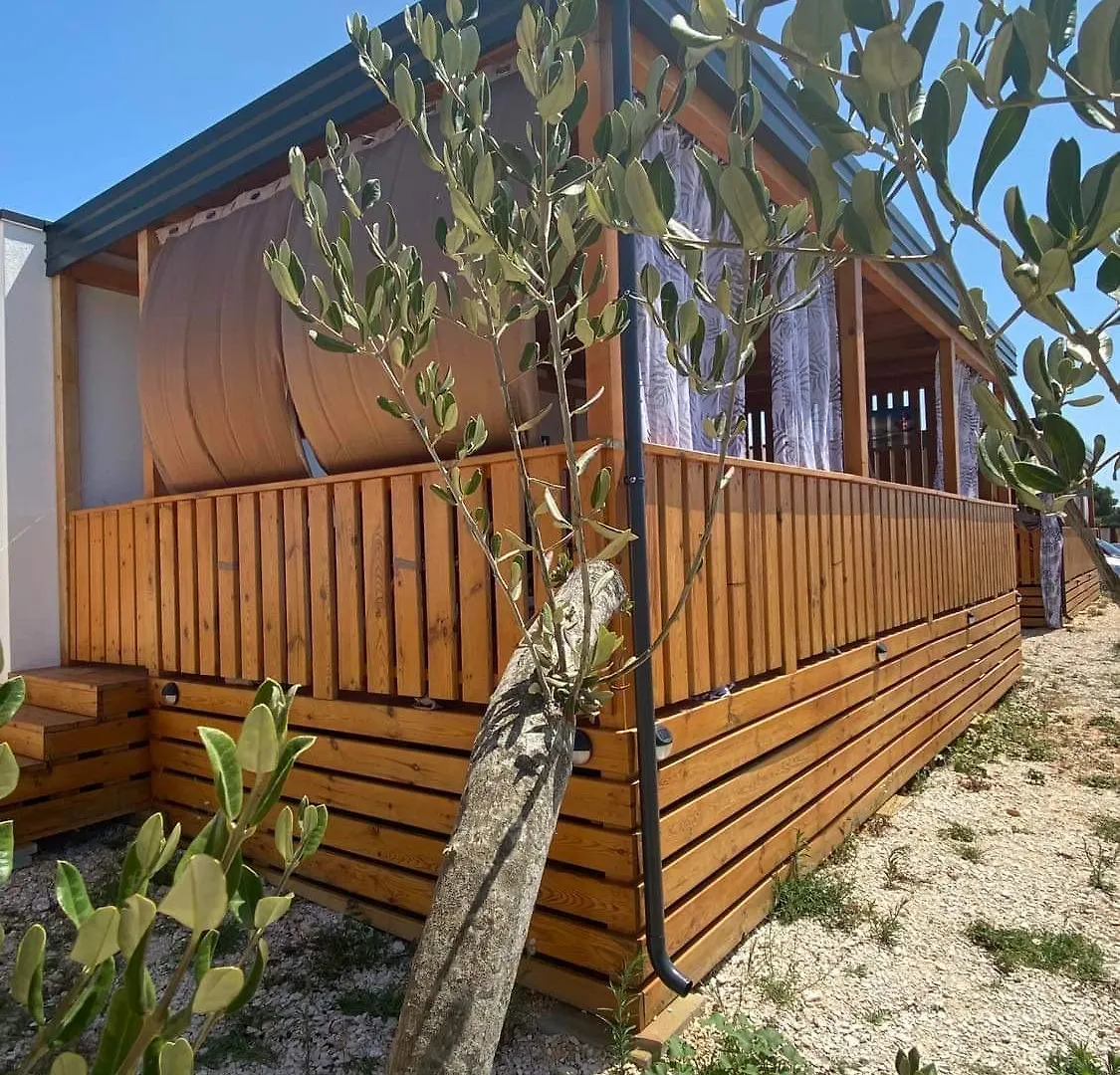 Mobile Home Dara Drage
